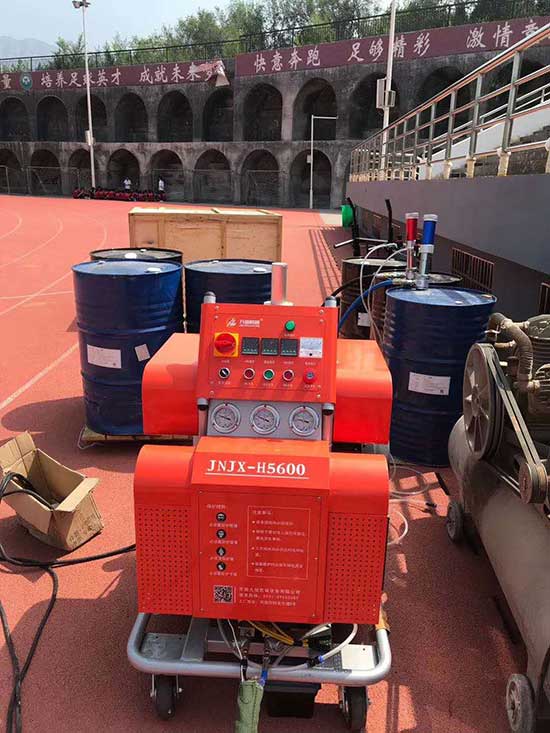 體育場(chǎng)看臺(tái)聚脲防水涂料噴涂案例